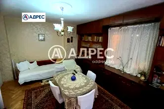 Тристаен апартамент в Раз, Център