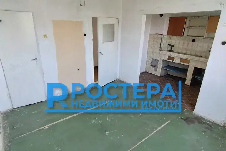 3-bedroom apartment in Tyrgovishte, Centyr