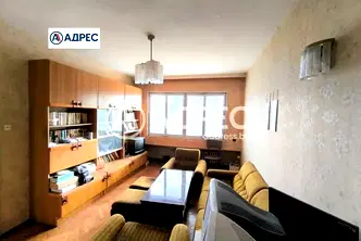 Тристаен апартамент в Раз, Център