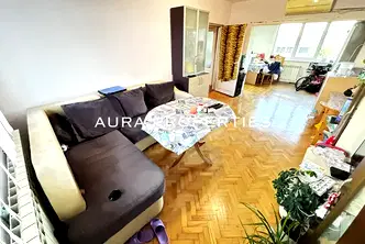 Тристаен апартамент в Раз, Център