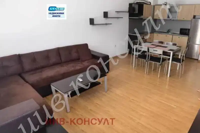 Тристаен апартамент във Велико Търново, Център