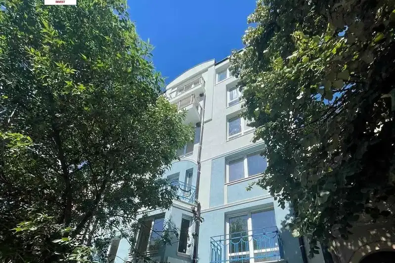 Тристаен апартамент във Варна, Център