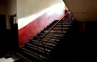 Тристаен апартамент с балкон в Център, пл. Македония, София