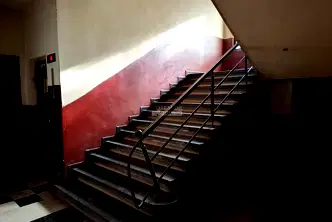 Тристаен апартамент с балкон в Център, пл. Македония, София