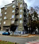 Тристаен апартамент в София, Докторски паметник