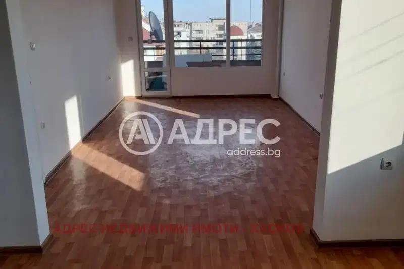 Тристаен апартамент в Хасково, Дружба 1