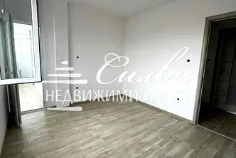 Тристаен апартамент в Шумен, Херсон