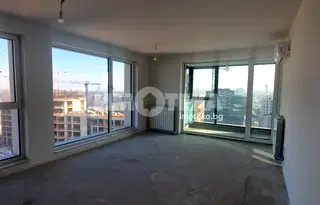 Тристаен апартамент в София, Хладилника