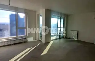 Тристаен апартамент в София, Хладилника