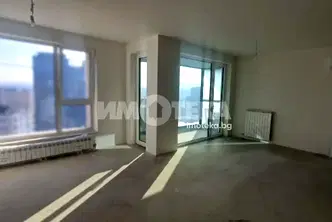 Тристаен апартамент в София, Хладилника