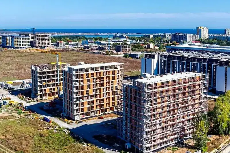 Тристаен апартамент с голяма тераса в Хоризонт, Бургас