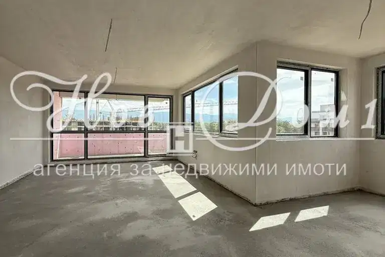 Тристаен апартамент в Пловдив, Христо Смирненски