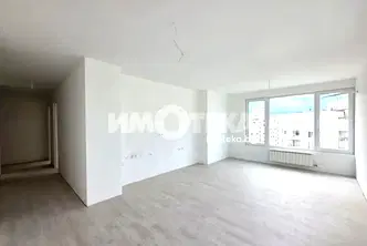 Тристаен апартамент с тераса и югозападно изложение в Младост 4, София