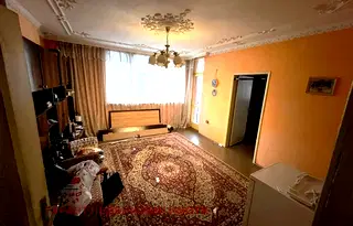 Тристаен апартамент в Габрово, Младост