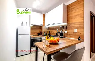 Тристаен апартамент във Варна, Операта