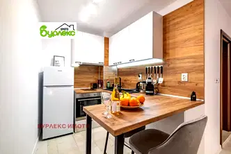 Тристаен апартамент във Варна, Операта