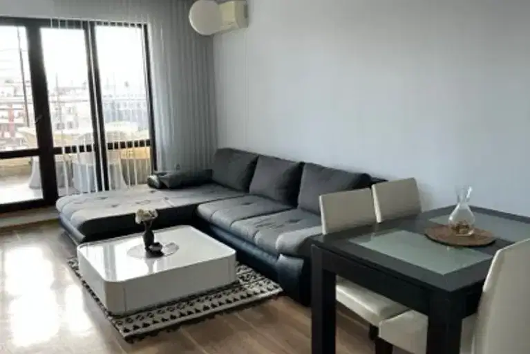 3-bedroom apartment in Raz, Osvobozhdenie