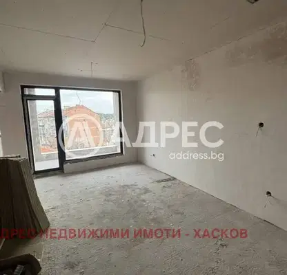 Снимка 2 — Тристаен апартамент в Хасково, Овчарски