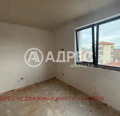 Снимка 4 — Тристаен апартамент в Хасково, Овчарски