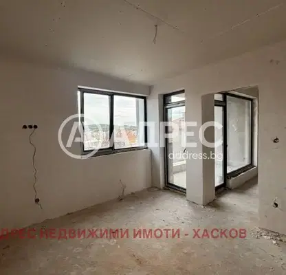 Снимка 5 — Тристаен апартамент в Хасково, Овчарски