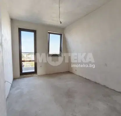 Снимка 3 — Тристаен апартамент с три тераси и панорама в Погреби, Варна