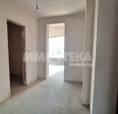 Снимка 5 — Тристаен апартамент с три тераси и панорама в Погреби, Варна