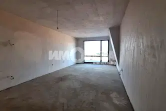 Тристаен апартамент с три тераси и панорама в Погреби, Варна