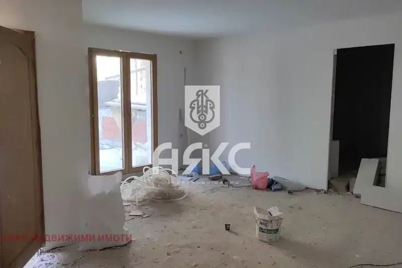 Тристаен апартамент в София, Редута