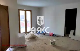 Тристаен апартамент в София, Редута