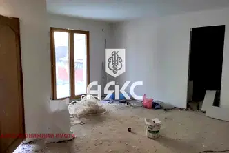 Тристаен апартамент в София, Редута