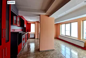 Тристаен апартамент в Русе, Широк център