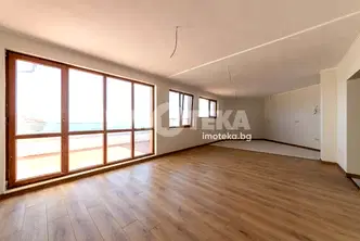 Тристаен апартамент във Варна, Виница