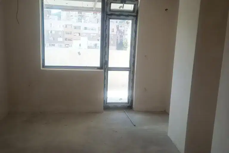 3-bedroom apartment in Kyrdjali, Vyzrojdenci