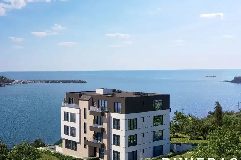 Тристаен апартамент в Бургас, Царево