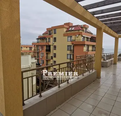 Снимка 5 — Тристаен апартамент с тераса и морска гледка в Свети Влас