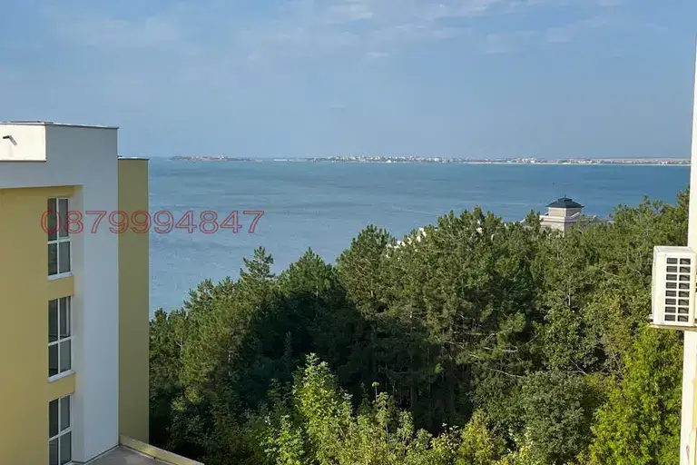 3-стаен апартамент с голям балкон и морска гледка в Свети Влас