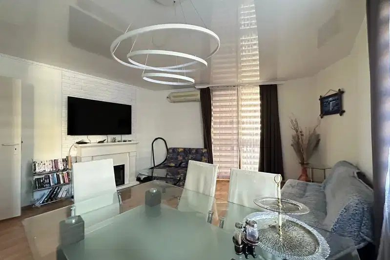 Three-room apartment with two bathrooms in Sveti Vlas, near the sea