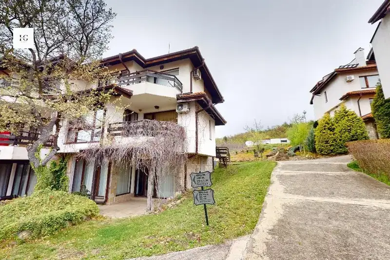 Тристаен апартамент в Бургас, с. Кошарица