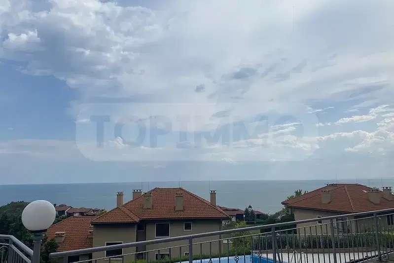 3-bedroom apartment in Oblast Dobrich, Topola