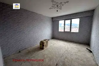 Тристаен апартамент в Перник, Радомир