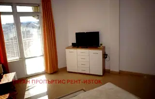 Двустаен апартамент с тераса в Центъра на Бургас
