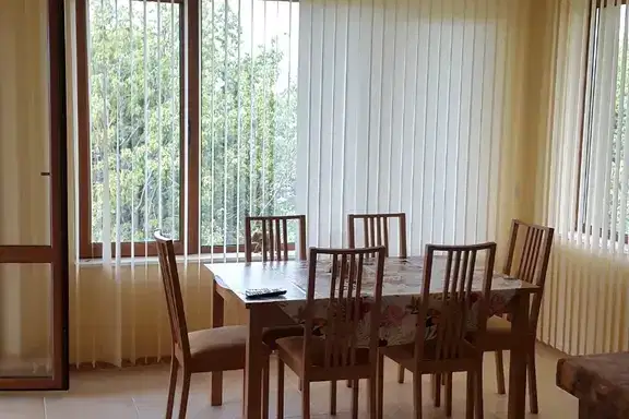 Тристаен апартамент в Добрич, Каварна