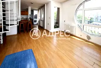Тристаен апартамент в София, Център