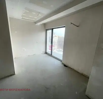 Снимка 2 — Тристаен апартамент с паркомясто в центъра на Стара Загора