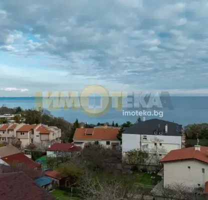 Снимка 2 — Тристаен апартамент с морска панорама в м-т Ален мак, Варна