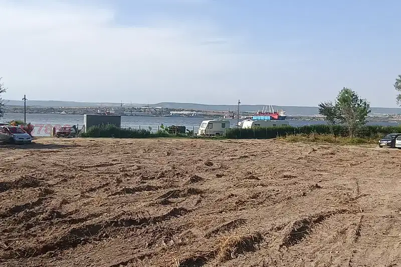 Plot in Konstantinovo