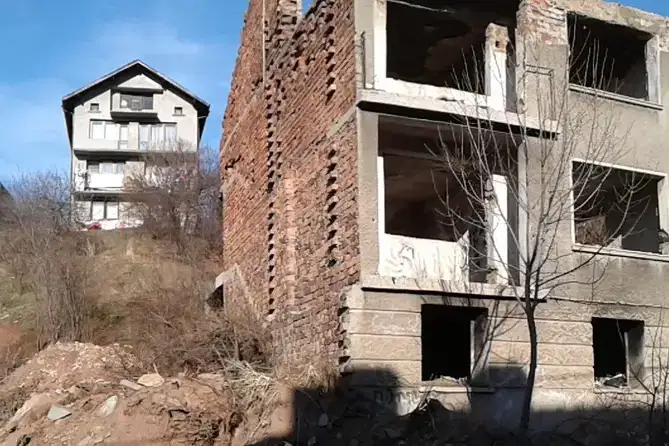 Plot in Pernik, Kamenina