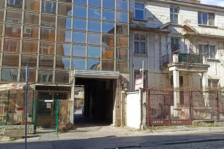 Промишлена сграда в София, Център