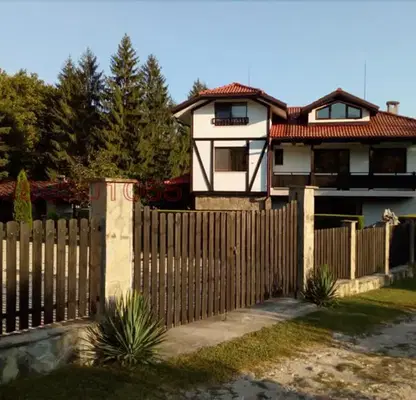 Снимка 4 — Къща с 3 спални и панорамни тераси в гр. Априлци