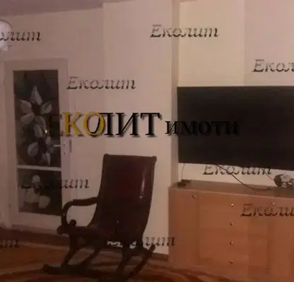Снимка 3 — Къща в Перник, Земен